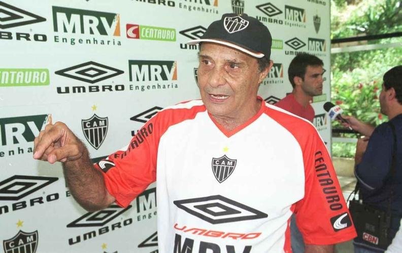 Procpio dirigiu o Atltico em 328 partidas, num total de seis passagens. Os perodos foram 1979/1981, 1984/1985, 1992, 1995/1996, 2003 e 2004/2005. Sob o comando dele, o Galo foi campeo da Copa Conmebol de 1992. Ele levantou a taa nos Mineiros de 1978, 1979 e 1980. Na foto, Procpio em sua passagem pelo Atltico no ano de 2005.