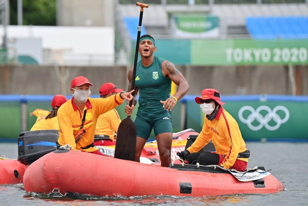Isaquias Queiroz venceu a final da canoagem sprint C1 1000m com tempo de 4:04.408