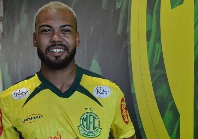 Em 2021, o meia Claudinho anotou dois gols em 28 jogos pelo Cruzeiro. Nesta temporada, ele foi emprestado ao Mirassol, de So Paulo.