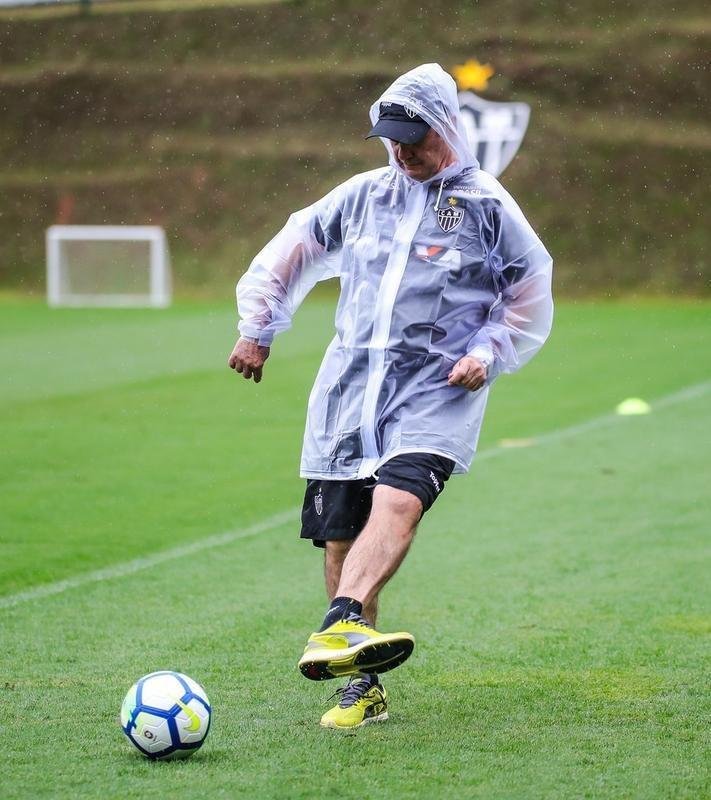 Levir comanda treino ttico na Cidade do Galo; veja fotos