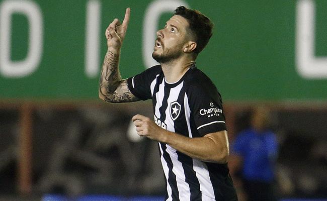 Gustavo Sauer marcou o segundo gol do Botafogo e definiu a vitória por 2 a 0