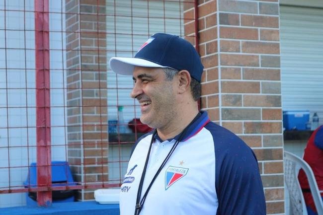 Em 11 de novembro, o Fortaleza anunciou a contrata��o de Marcelo Chamusca para substituir Rog�rio Ceni. Ele deixou o Cuiab�, da S�rie B, para assumir o novo desafio. Chamusca comandou a equipe em nove jogos. Foram quatro derrotas, quatro empates e apenas uma vit�ria. Ele acabou demitido no in�cio de janeiro.