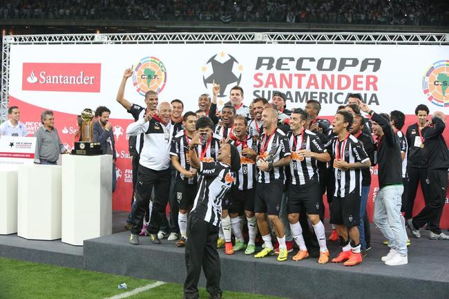 Ronaldinho pode ter feito, contra o Lans, na despedida da Recopa, o seu ltimo jogo pelo Atltico