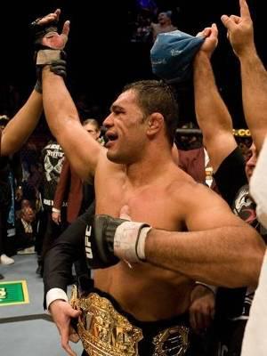 Rodrigo Minotauro ganhou o cinturo interino dos pesos pesados em 2008
