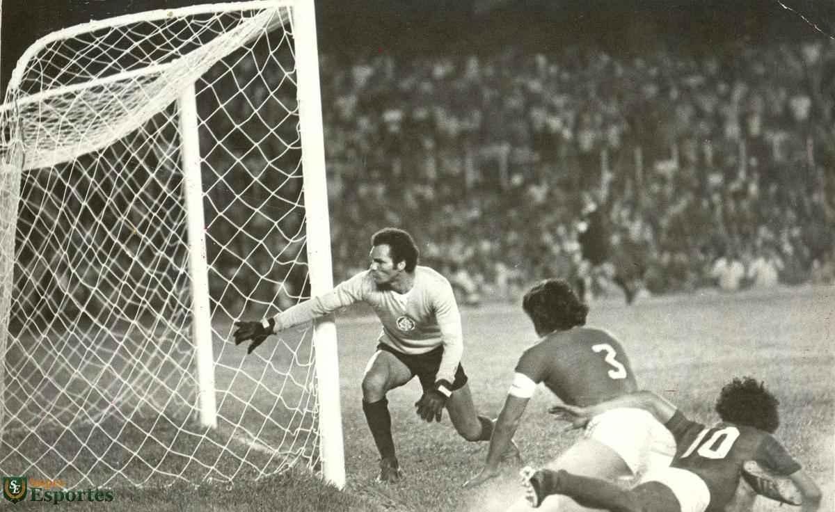 Cruzeiro derrotou Inter por 5 a 4 na estreia da Copa Libertadores de 1976. Palhinha, aos 3 e 10 minutos do 1T, Joozinho, aos 21 min do 1T e aos 18 min do 2T, e Nelinho, aos 40 min do 2T marcaram os gols celestes no triunfo