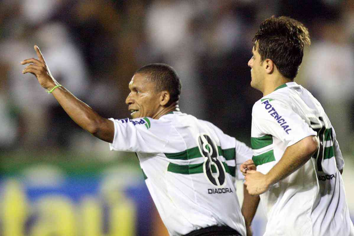 2006 - Coritiba (35 pontos ao fim do 1º turno) não subiu