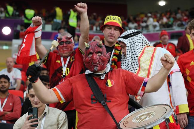 Torcedores de Bélgica e Canadá no jogo pela Copa do Mundo