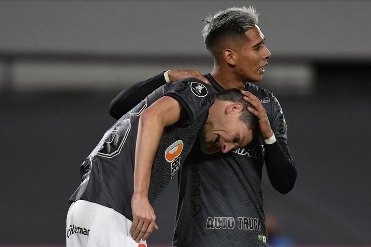 Depois de assistncia de Hulk, Nacho marcou o gol do Atltico sobre o River Plate, no Monumental de Nez, pela Libertadores