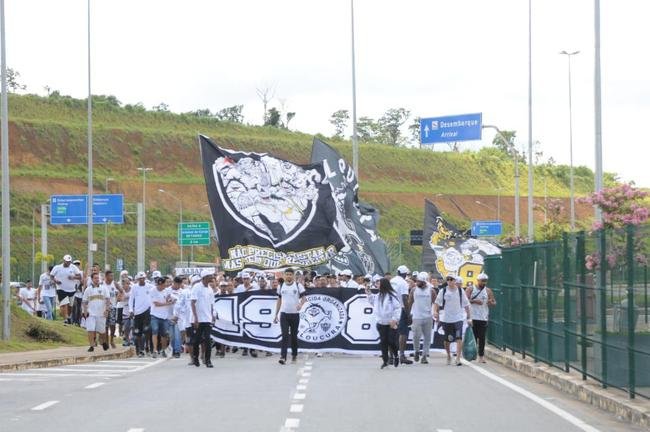 Imagens da chegada de Diego Tardelli