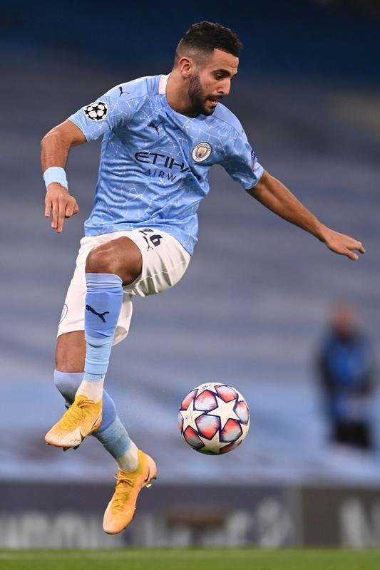 Atacante argelino Riyad Karim Mahrez, do Manchester City, tambm foi infectado pela COVID-19