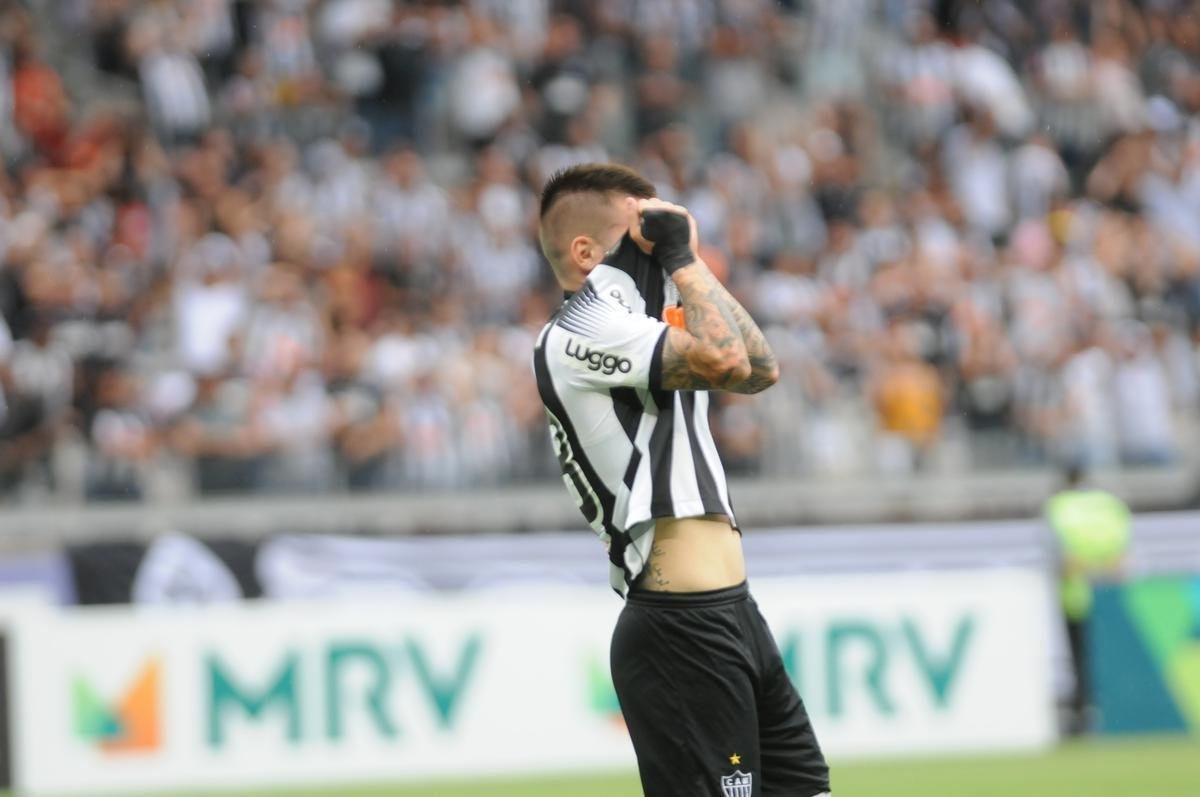 No dia da apresentao de Diego Tardelli, Atltico perde para Caldense no Mineiro