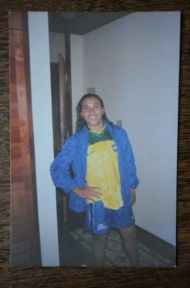 Fotos da passagem da craque Marta pelo Santa Cruz, time amador de Belo Horizonte