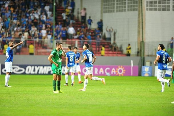 Com apoio da torcida, Cruzeiro recebeu a Chapecoense no Independncia 