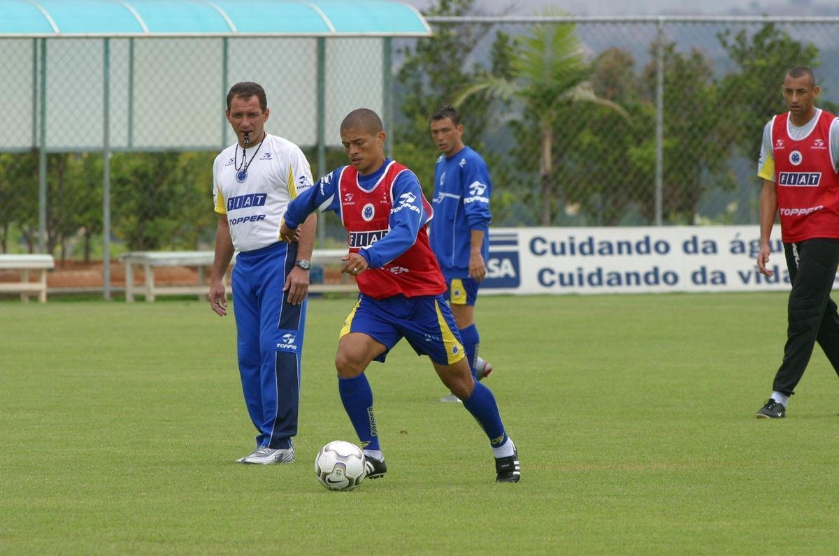 NOVEMBRO - Dia a dia de treinos do Cruzeiro na temporada que culminou com a Trplice Coroa