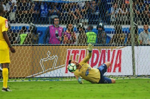 De Henrique a Thiago Neves, passando pela defesa de Fbio; a emoo dos cruzeirenses