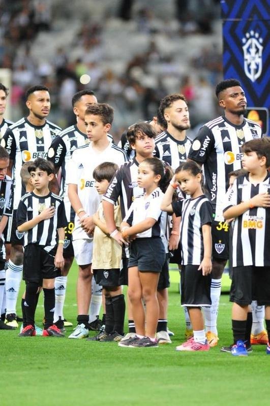 Mascotinhos do Atltico no jogo contra o Juventude, no Mineiro, pelo Campeonato Brasileiro de 2022