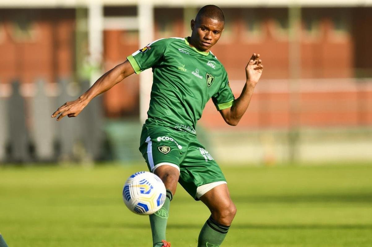 Juninho (volante): contrato at 31/12/2021