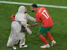 Meia de Marrocos dana com sua me em celebrao de classificao na Copa