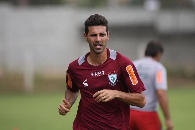 Leandro Guerreiro atuou pelo Cruzeiro entre 2011 e 2013 e pelo Amrica entre 2014 e 2016