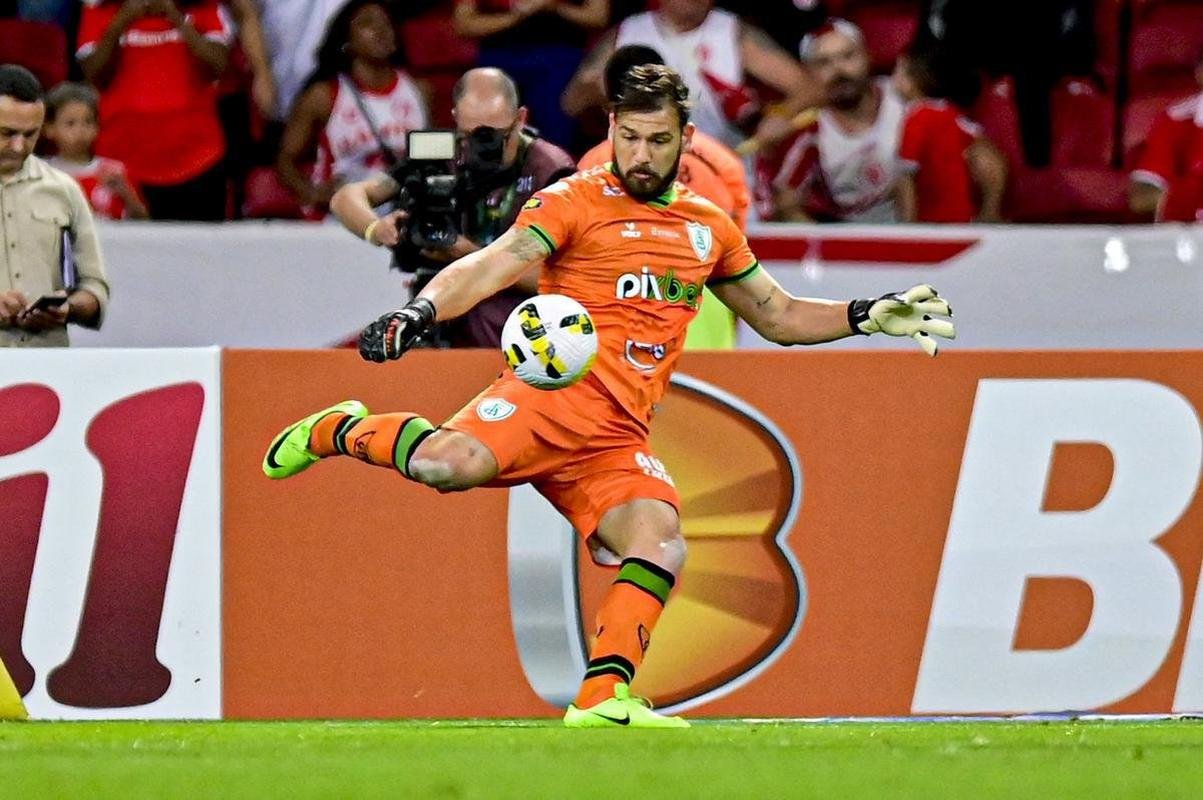 Fotos do duelo entre Internacional e Amrica, no Beira-Rio, em Porto Alegre, pela 16 rodada da Srie A do Campeonato Brasileiro.