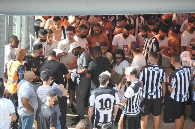 Fotos da chegada da torcida do Atltico ao Mineiro para o clssico contra o Cruzeiro pela nona rodada do Mineiro 