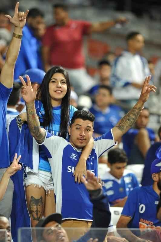 Chegada das torcidas de Cruzeiro e Grmio ao Mineiro para a semifinal da Copa do Brasil
