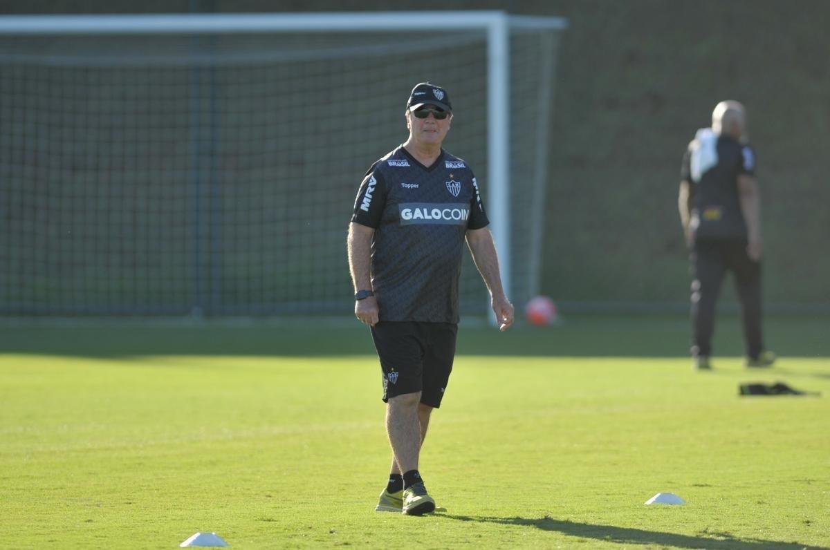 No dia da apresentao de Rver, outro zagueiro tambm chamou ateno: Igor Rabello, que foi a campo pela primeira vez
