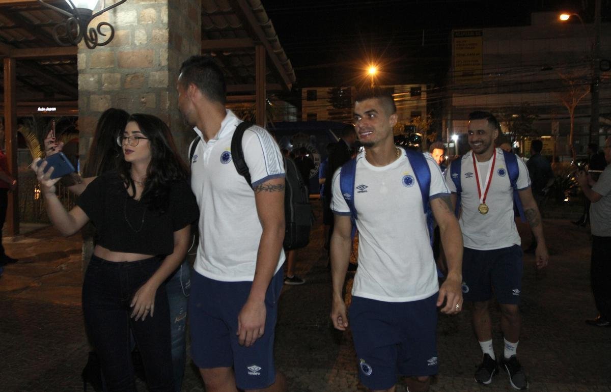 Jogadores do Cruzeiro se reuniram em churrascaria de Belo Horizonte para comemorar o ttulo do Campeonato Mineiro