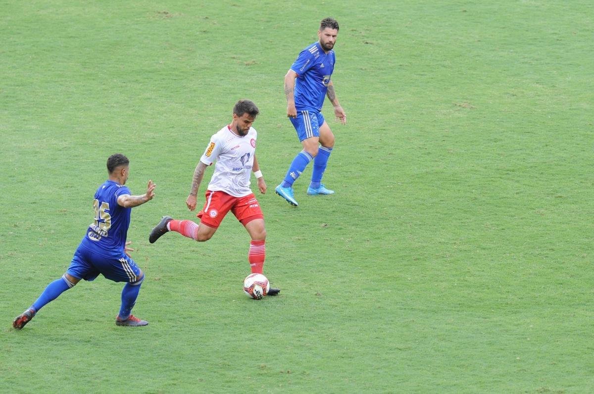 Fotos do empate por 0 a 0 entre Cruzeiro e Tombense, no Mineiro, em Belo Horizonte, pela sexta rodada do Campeonato Mineiro de 2021. Goleiro cruzeirense Fbio pegou um pnalti cobrado por Paulinho Dias e evitou o revs.