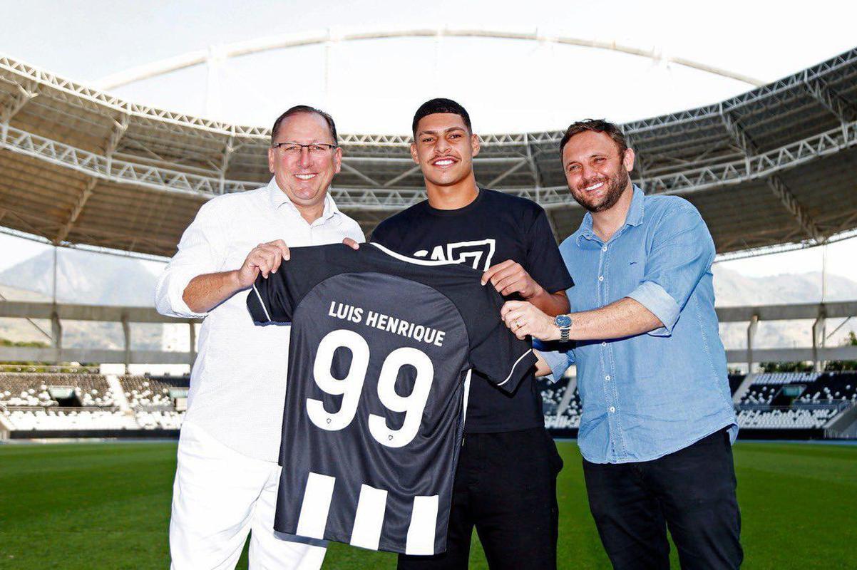 Botafogo contratou o atacante Lus Henrique