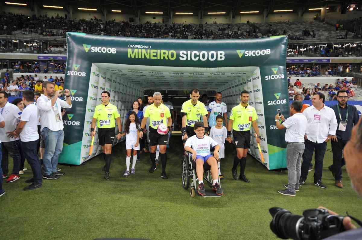 Mulheres foram homenageadas no Mineiro antes de jogo entre Cruzeiro e URT (Juarez Rodrigues/EM D.A Press)