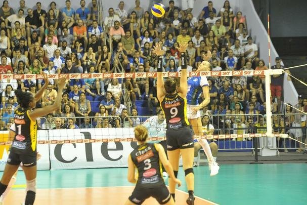 Minas x Praia: veja fotos da primeira partida da final