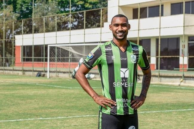 11. Arthur (zagueiro; emprestado pelo Cruzeiro) - 21 anos