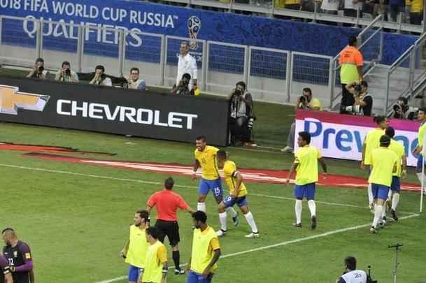 Paulinho marcou o terceiro do Brasil sobre a Argentina no Mineiro