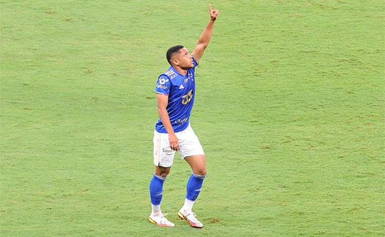 Autor do gol do Cruzeiro, Vitor Roque sai na bronca com a arbitragem - Superesportes