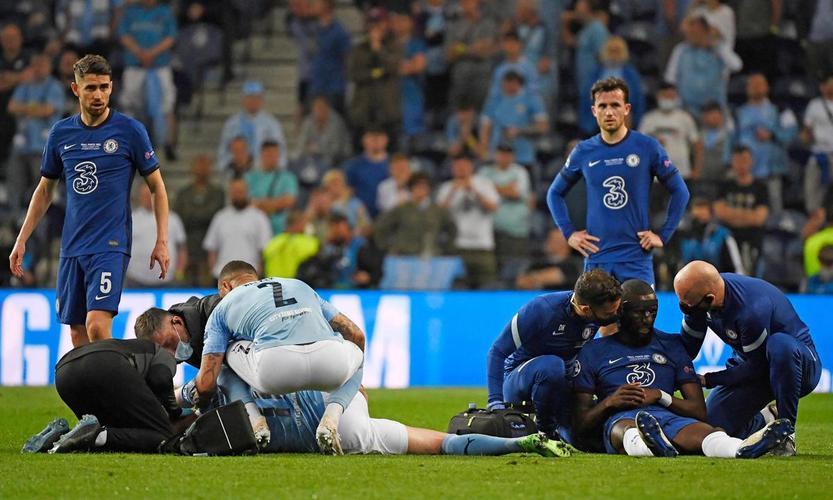 Imagens da grande decisão entre Manchester City e Chelsea no Estádio do Dragão
