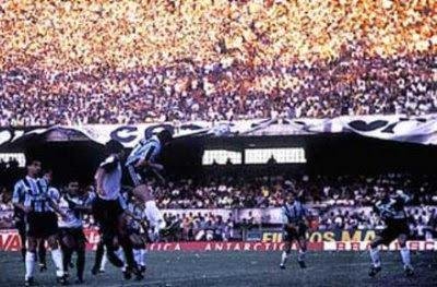 Na Copa do Brasil de 1994, o Cear arrancou at a deciso ao vencer Campinense (primeira fase), Palmeiras (oitavas), Internacional (quartas) e Linhares (semifinal). Na final, empatou por 0 a 0 com o Grmio no duelo de ida, em Fortaleza, e perdeu na volta por 1 a 0, em Porto Alegre.