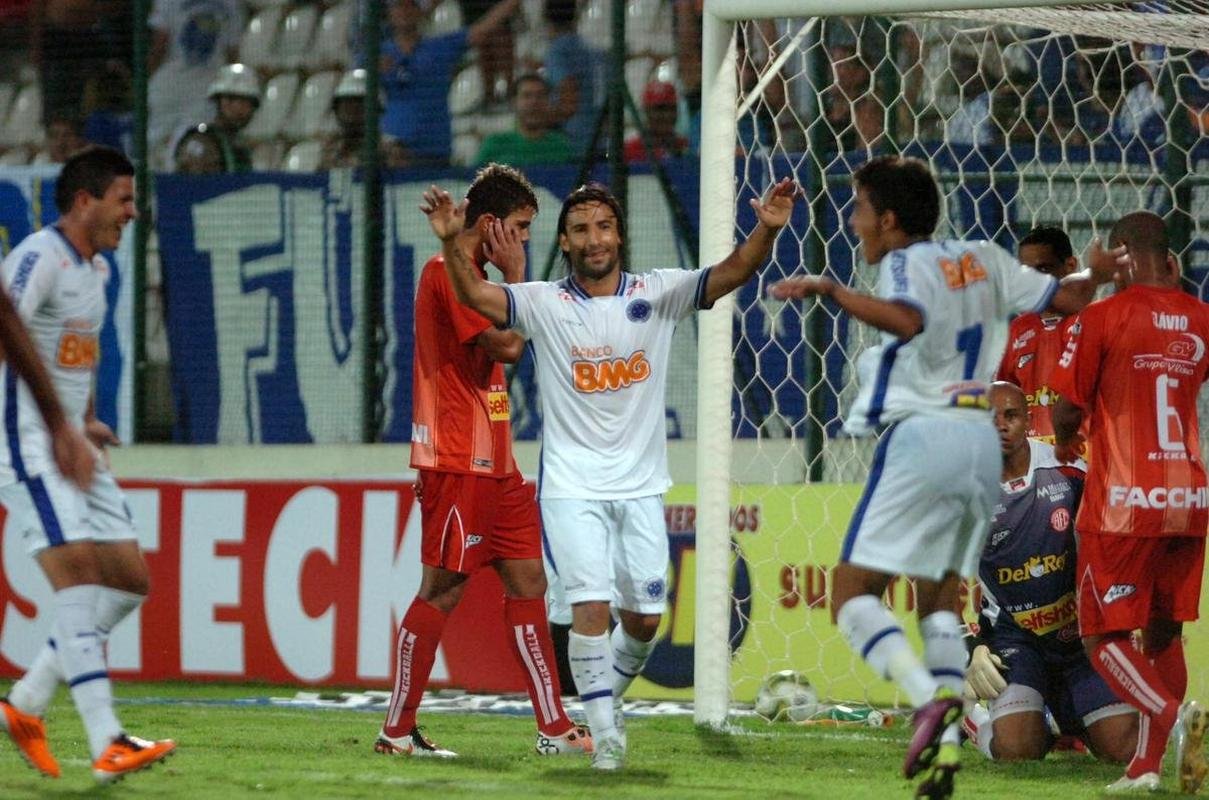 Faras marcou sete gols na Arena do Jacar. Abandonou os gramados em 2017