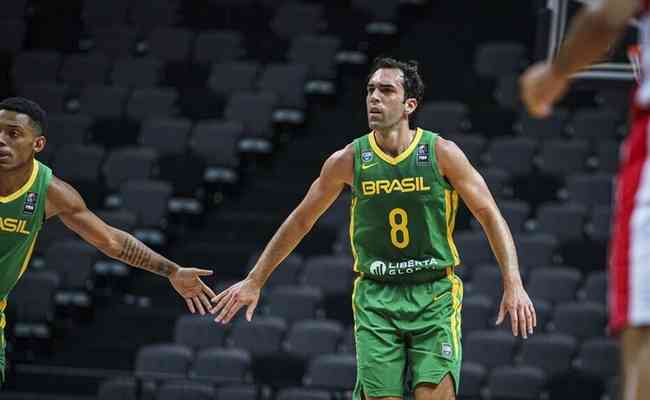 Brasil vence o México e estreia com vitória no Basquete Masculino