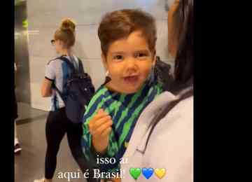 Filho do meia-armador Everton Ribeiro, da Seleção Brasileira, Totói, de ainda quatro anos, provocou torcedores com a camisa da Argentina no Catar
