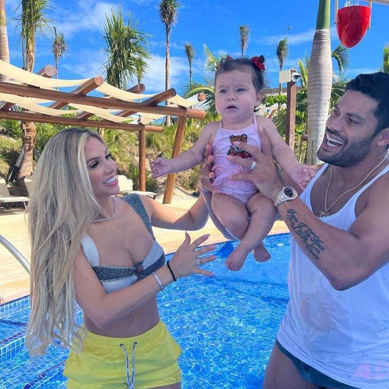 Hulk com a esposa e a filha em Punta Cana