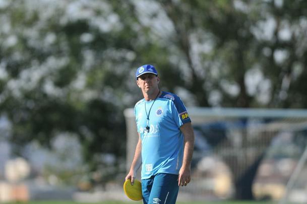 Rogrio Ceni concedeu entrevista coletiva e comandou o primeiro treinamento