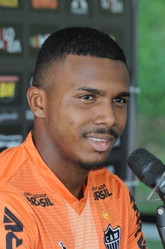 Meia-atacante Marquinhos vislumbra novas oportunidades no time do Atltico