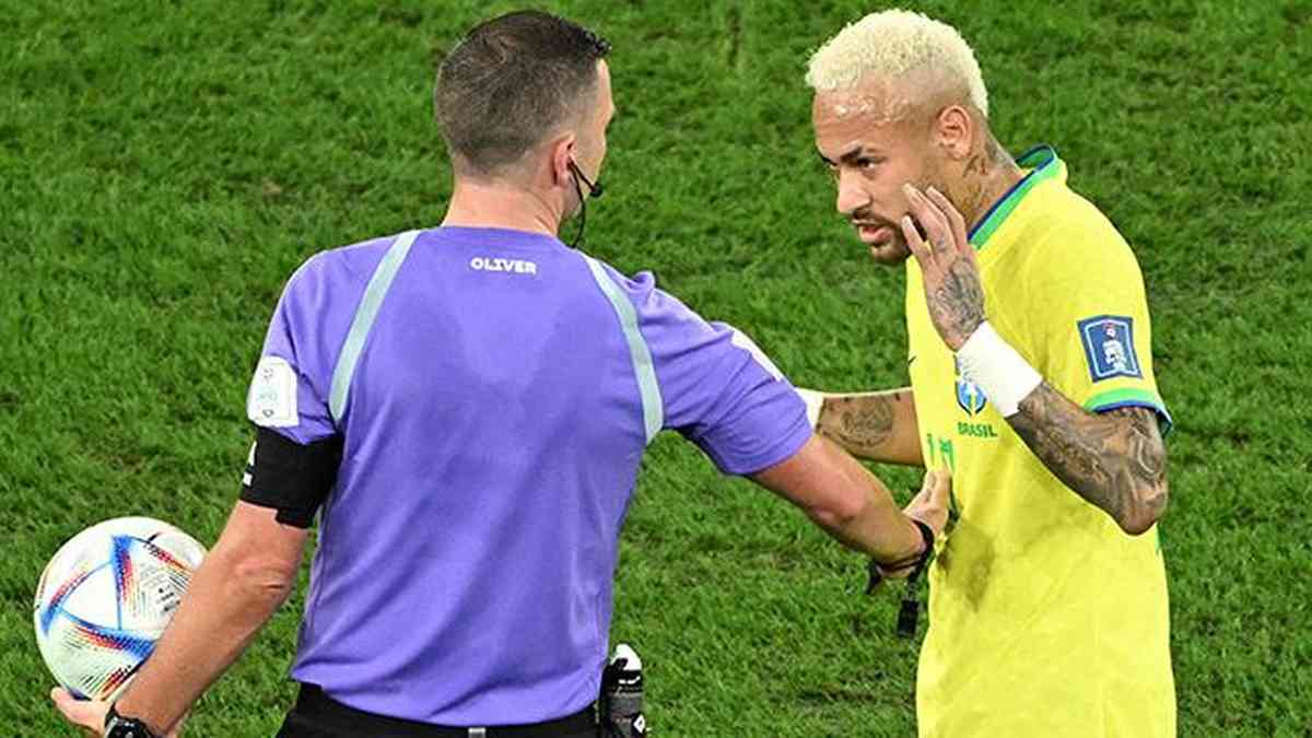 Copa: Juiz que apitou eliminação do Brasil é xingado