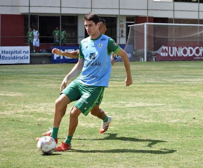 Dos dias 26 a 28 de janeiro, o Amrica realizou atividades totalmente voltadas ao confronto contra o Ava, pela 38 rodada da Srie B do Campeonato Brasileiro. Nesta sexta-feira (29), s 21h30, Coelho e Leo da Ilha se enfrentam no Independncia, em Belo Horizonte. A partida pode selar um indito tricampeonato do Amrica, que se isolaria como maior vencedor da competio. Alm disso, o elenco almeja a conquista para coroar uma temporada histrica, em que o clube foi semifinalista da Copa do Brasil.