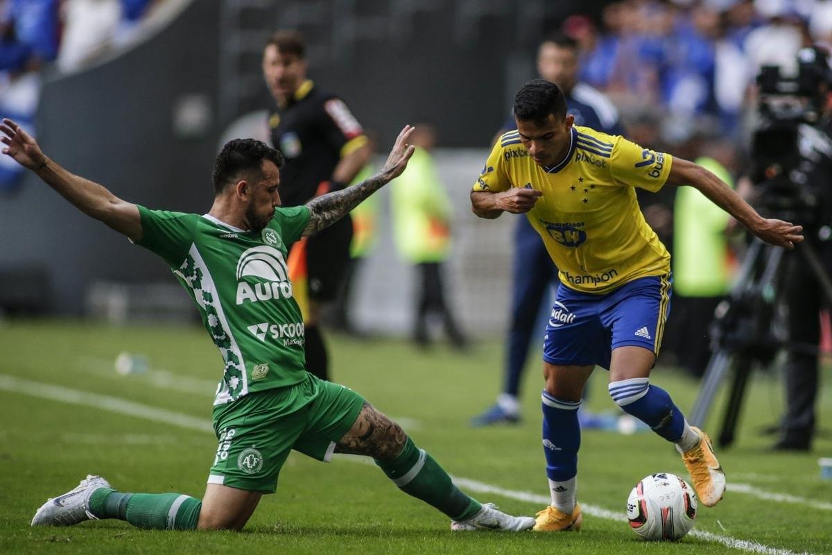 Fotos da partida entre Cruzeiro e Chapecoense, pela 24 rodada da Srie B do Campeonato Brasileiro. O jogo foi realizado neste sbado (13), no estdio Man Garrincha, em Braslia.