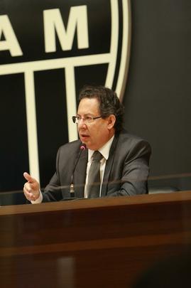 Veja imagens da entrevista coletiva de Srgio Sette Cmara