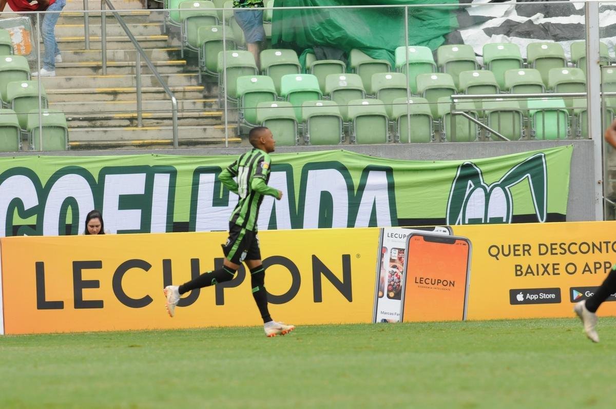 Fotos da vitria do Amrica sobre o Tombense, por 2 a 1, no Independncia, pela stima rodada do Campeonato Mineiro. Triunfo coloca Coelho na liderana do Estadual