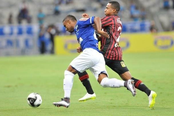Cruzeiro e Atltico-PR jogaram no Mineiro pela terceira rodada do Grupo C da Primeira Liga