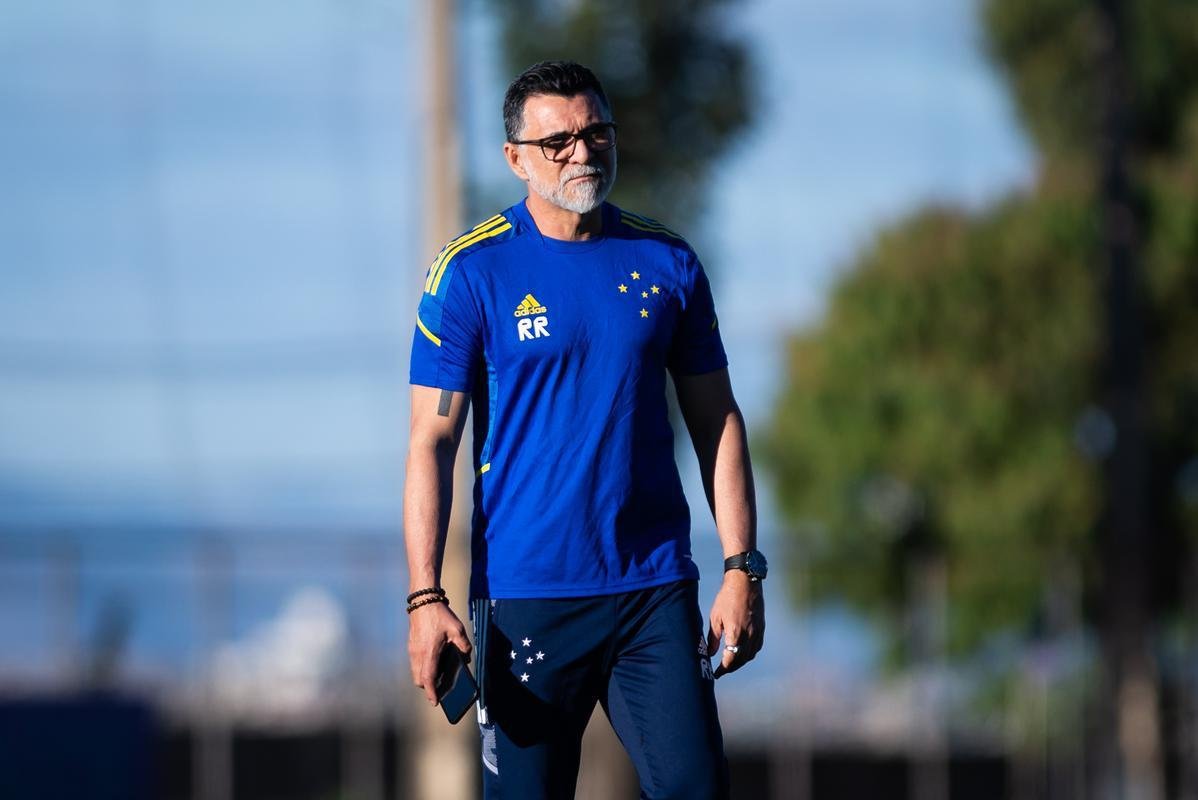Fotos do treino do Cruzeiro na tarde desta quinta-feira (19/8), na Toca da Raposa II, em Belo Horizonte. Time fechou a preparao para enfrentar o Confiana, s 21h30 desta sexta-feira, no Mineiro